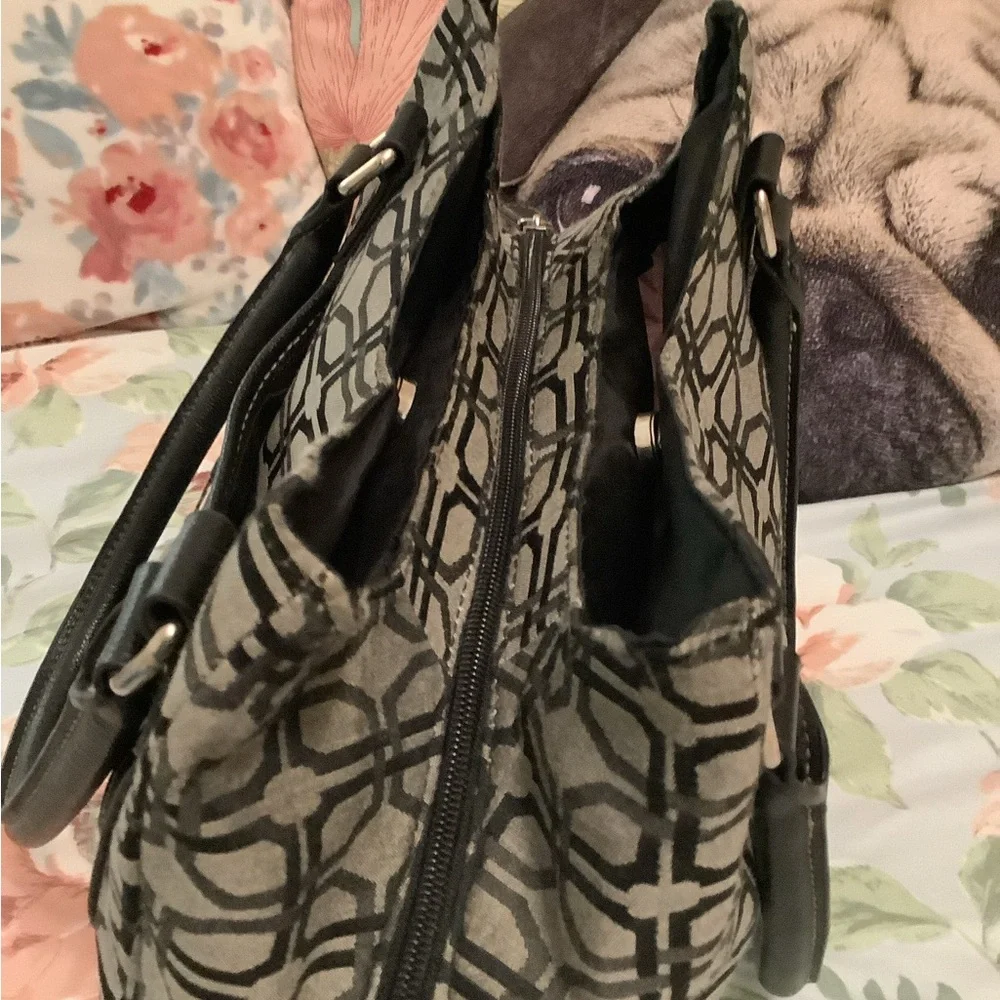 Satchel GEORGE gray & black med size 11x11x5 lots of separate sections no marks